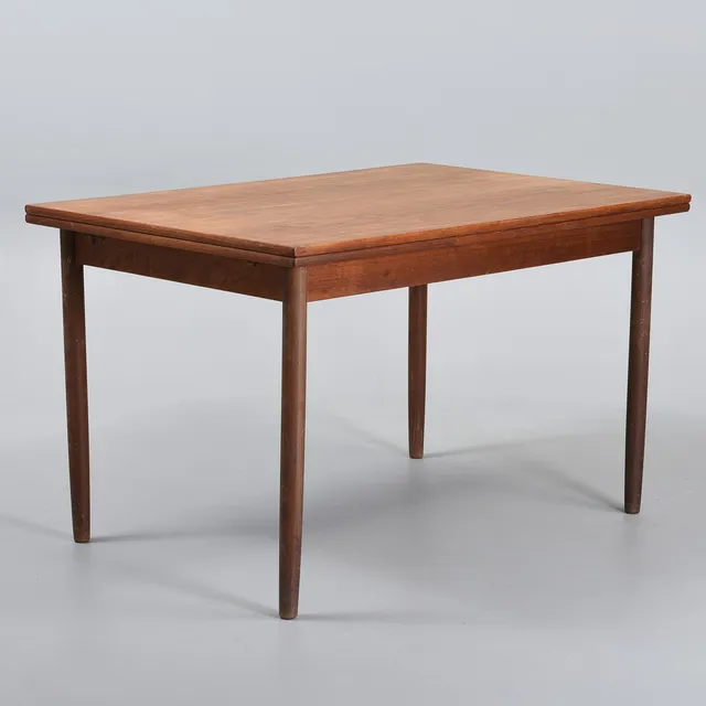 DANSK DESIGN. Spisebord af teak med hollandsk udtræk, 1960'erne.