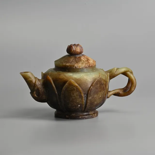 A CHINESE CARVED CELADON JADE 'LOTUS' TEAPOT WITH COVER.