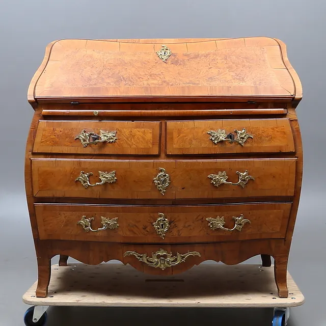 JACOB SJÖLIN. Sekretär, signerad Jac: Siölin, Köping. No 13. samt Köpings Hallstämpel, 1700-tal.