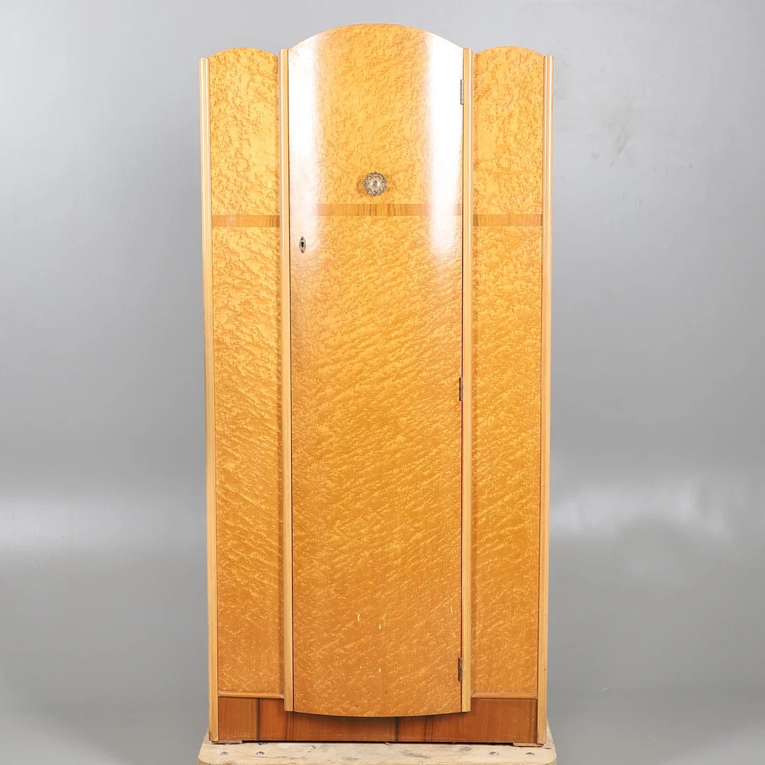 A 1940'S BIRD'S EYE MAPLE FINISH COMPACTUM. — Cupboards, Cabinets & Shelves — Lawrences Auctioneers