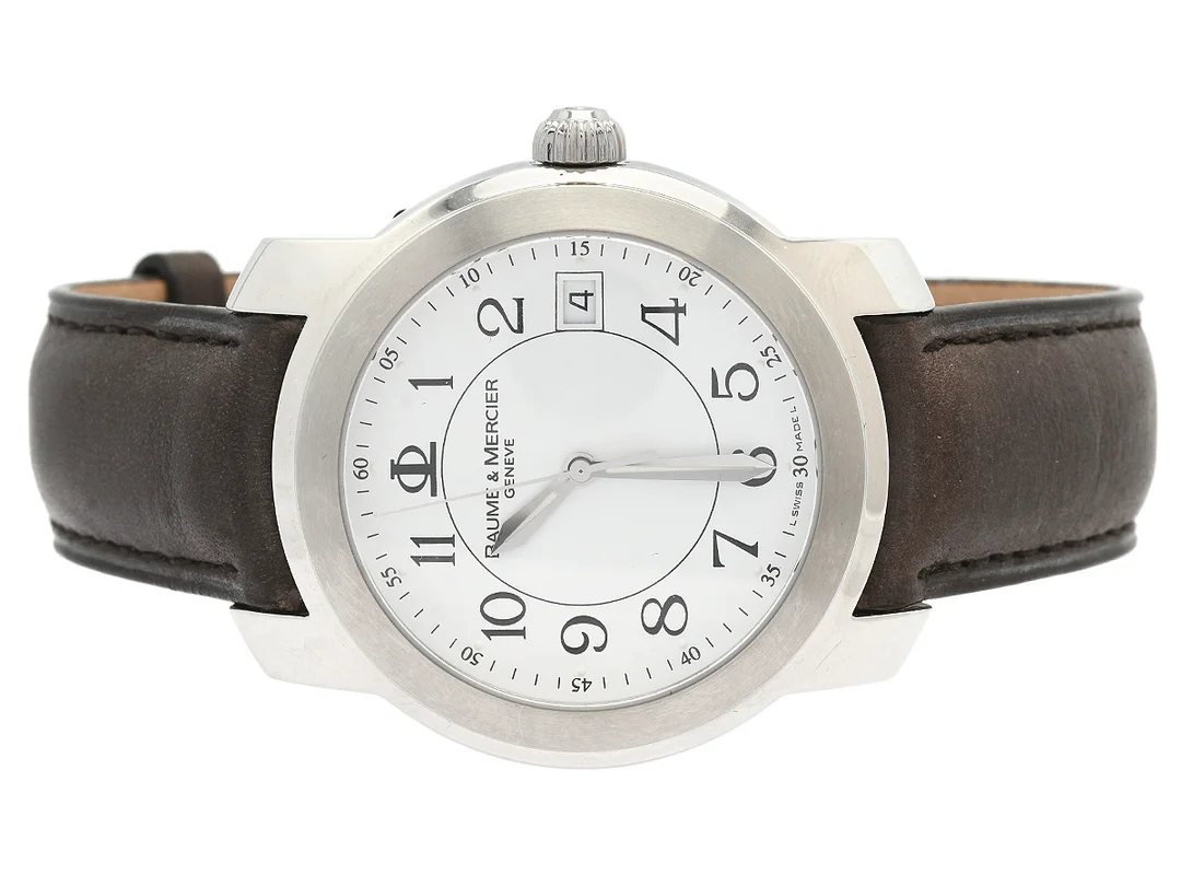 BAUME & MERCIER, Geneve, Capeland, Cal BM 11111, Serie nr. 4513442, Boett nr. 65531, herrur, 39 mm, stål, quartz, safirglas (nagg), datum, läderband, viklås, Ref nr. PM MA, ca 2005. — Klockor/Baume&Mer — Kaplans