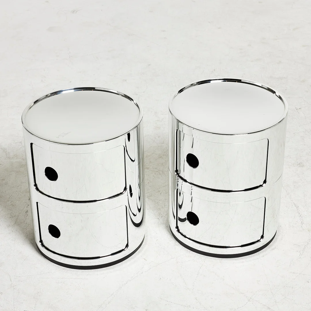 ANNA CASTELLI FERRIERI. SIDOBORD, alt. sängbord, 1-par, "Componibili Round", för Kartell, skjutdörrar. — Tables — Stockholms Auktionsverk Sickla