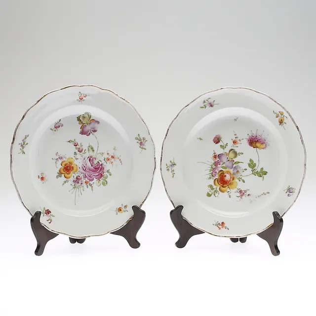 TALLRIKAR, 2 st, porslin, Meissen, 1900-talets första hälft.