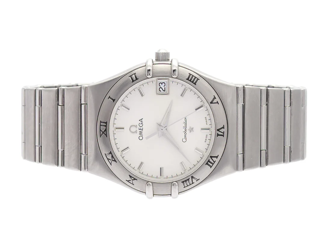 OMEGA, Constellation, ´95, Cal 1532, Serie nr. 56460642, PIC nr. 1512.30.00, Ref nr. ST 396.1201, Boett nr. 396.1201, herrur, 33,5 mm, stål, quartz, safirglas, datum, gravyr (se bild), integrerad originallänk, viklås, Ref nr. 1552/862, ca 1998. — Klockor/Omega — Kaplans