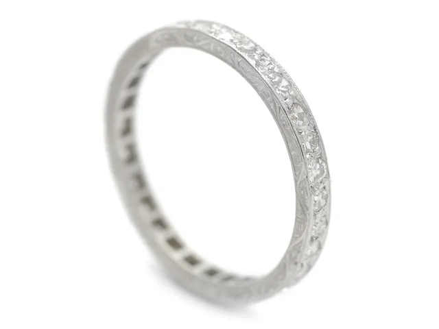HELALLIANSRING, platina, åttkantslipade diamanter ca 0,45 ctv, ca W-CR/VS- P, stl 16,75+ mm, Stockholm 1947, vikt 2,2 g, en diamant skadad.