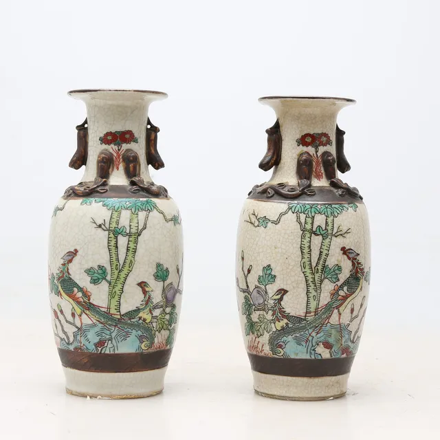 Pair of Chinese vases in Nanking porcelain, 20th Century.