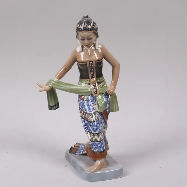 DAHL JENSEN. figurin #1114, javanesisk dansös, Danmark.