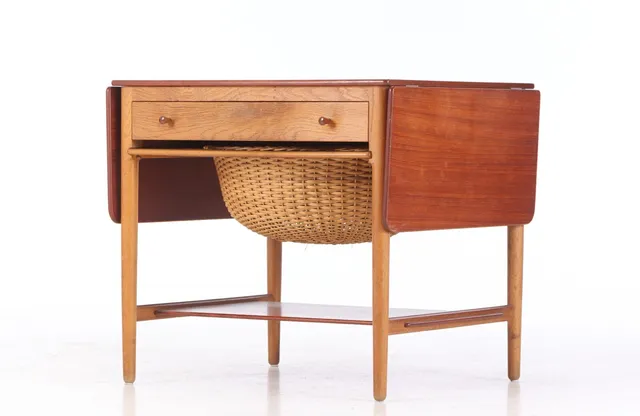 Hans J. Wegner. Sewing table AT-33, Teak and oak.