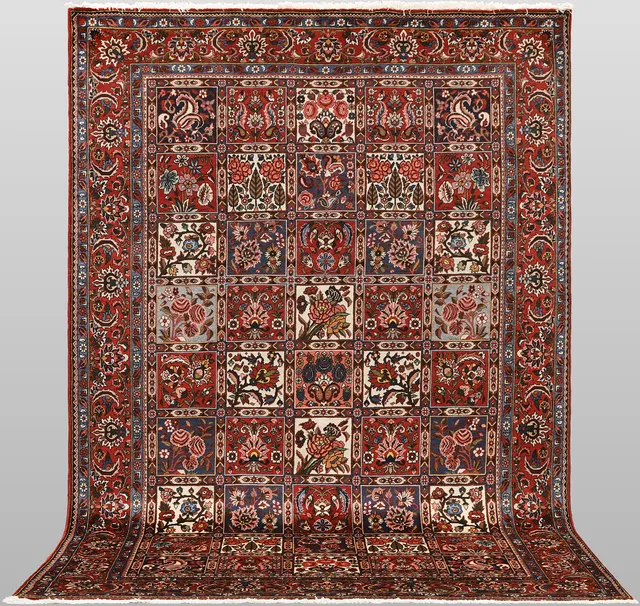 MATTA. Baktiari fine, trädgårdsmönstrad, 310 x 215 cm.