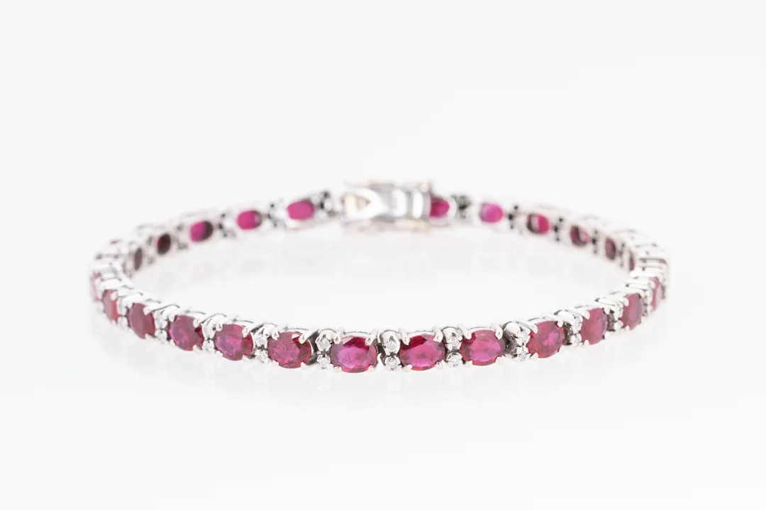 A ruby and diamond bracelet of 18k white gold. Approx. 9.45 ct. — Jewellery/Bracelets — Lauritz