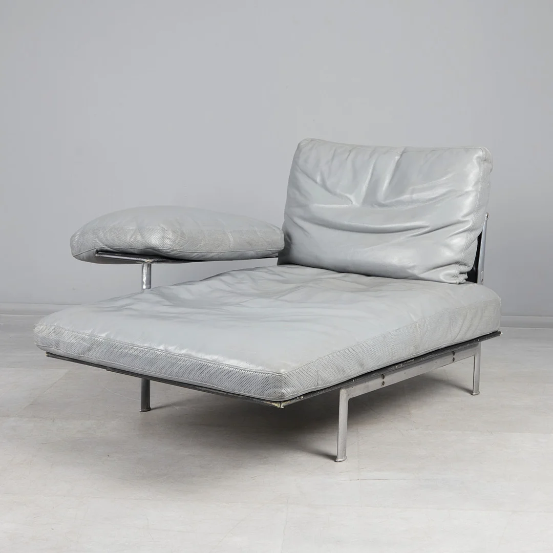ANTONIO CITTERIO & PAOLO NAVA. B&B Italia, Chaiselounge, Modell 'Diesis', Leder, Entwurf 1979, Italien. — Sofas & Seatings — Stockholms Auktionsverk Köln