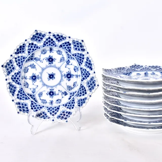 ASSIETTER, 9 stycken, "Musselmalet", helblond, Royal Copenhagen.