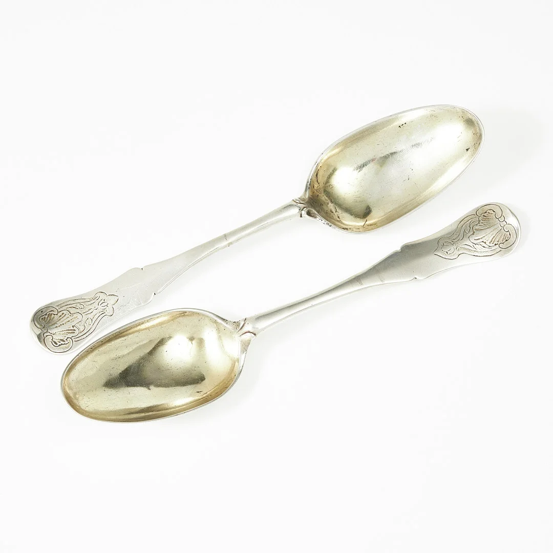 ANDERS SCHOTTE (VERKSAM1760-1806). Belöningsskedar, 1 par, silver, Uddevalla 1779. — Silver — Stockholms Auktionsverk Magasin 5