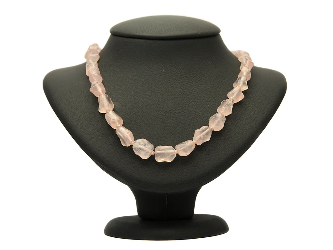 COLLIER, rosenkvarts, förgyllt silverlås, längd 63 cm. — Smycken/Collier — Kaplans