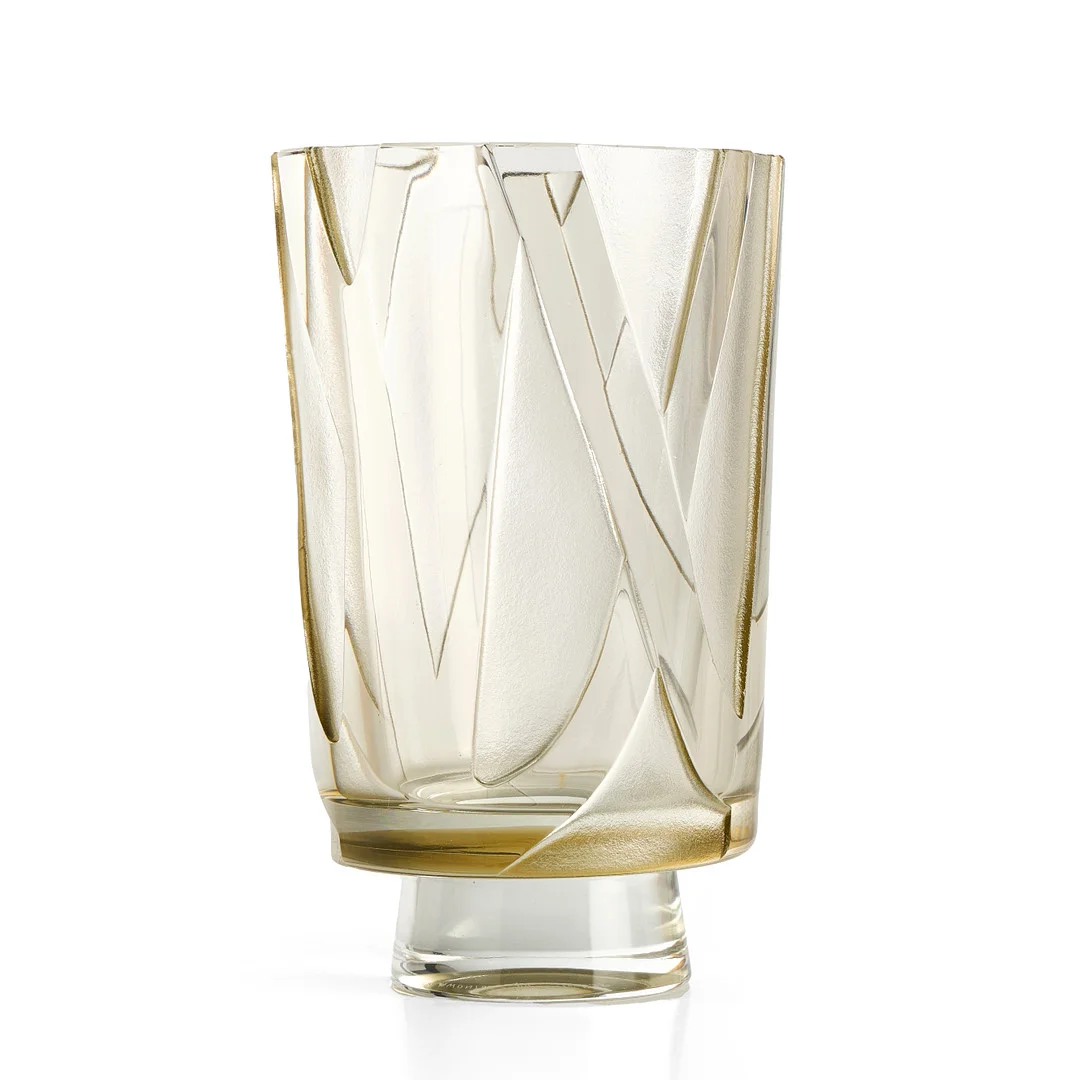 SVEN ERIK SKAWONIUS. Vas, svagt gultonat glas med slipad samt delvis frostad geometrisk dekor, signerad, numrerad samt daterad "Skawonius 34/10 Kosta 1935". — Other — Crafoord Auktioner Stockholm