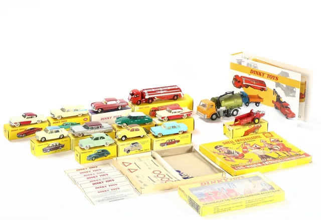 Editions Atlas etc. Collection Dinky Toys cars, etc. - mainly boxes (15)