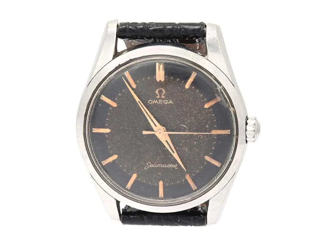 OMEGA, Seamaster, herrur, 36 mm, Cal 284, Serie nr. 16055462, Ref nr. CK 2938, Boett nr. 2938-2 SC, stål, manuell, plexiglas, skadad urtavla, defekt (går ej, akut servicebehov), läderband, ca 1958. — Klockor/Omega — Kaplans