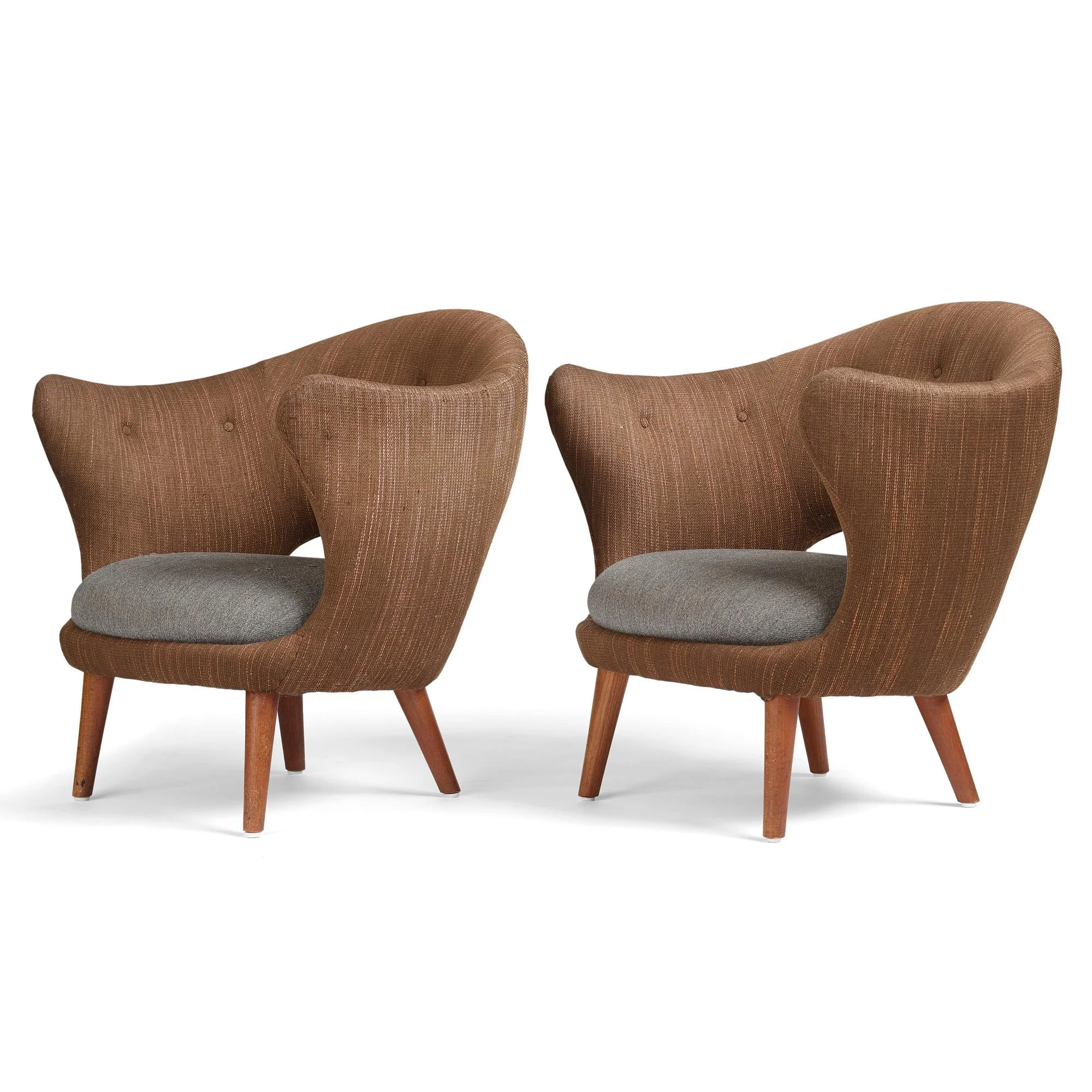 Finn Juhl, fåtöljer, ett par, "Easy Chair" Søren Willadsen Møbelfabrik, Danmark ca 1950. — Bukowskis