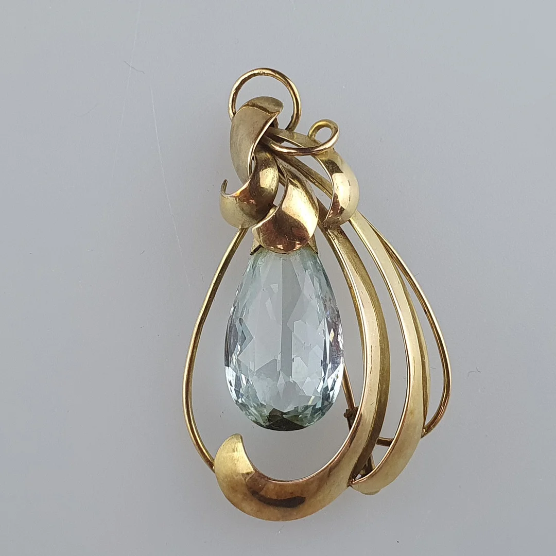 - GOLDBROSCHE mit großem AQUAMARIN. — Brooches & Pendants — Auktionshaus Blank