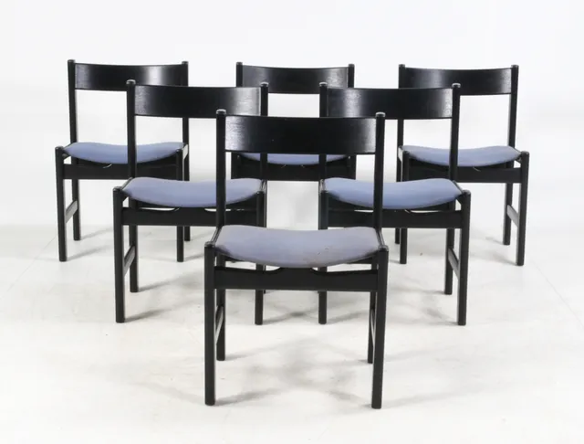 Hans J. Wegner for Getama. Dining chairs, black painted oak (6)