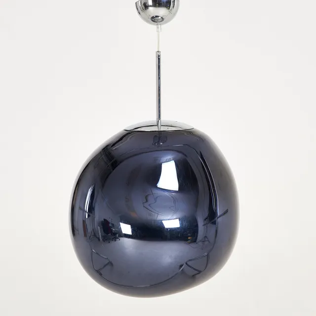 TOM DIXON. Taklampa, "Melt", kromad metall, blåfärgat polykarbonat, etikettmärkt.