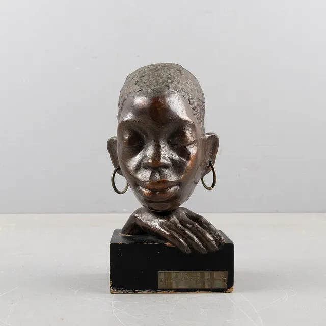 NILS CASTEGREN. Skulptur, kvinnohuvud, brons.