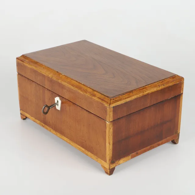 SMYCKESSKRIN, mahogny, tidigt 1900-tal.