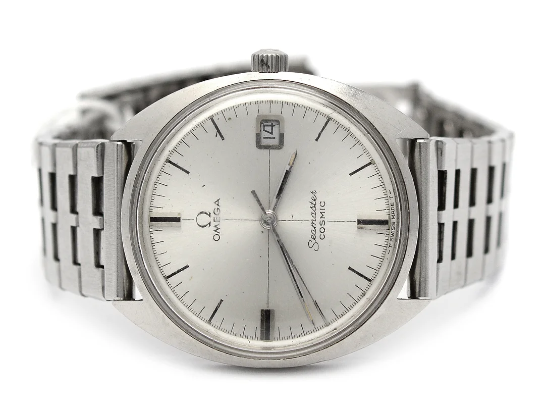 Herrur Omega Seamaster Cosmic 136017, manuell, stål, datum, repig plastglas, defekt länk — Klockor/Omega — Kaplans