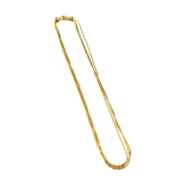 3- REIHIGE HALSKETTE AUS METALL IN DER FARBE GOLD.