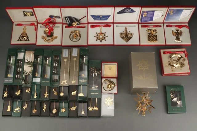 Georg Jensen. Samling juleuroer og lyseholdere (31)