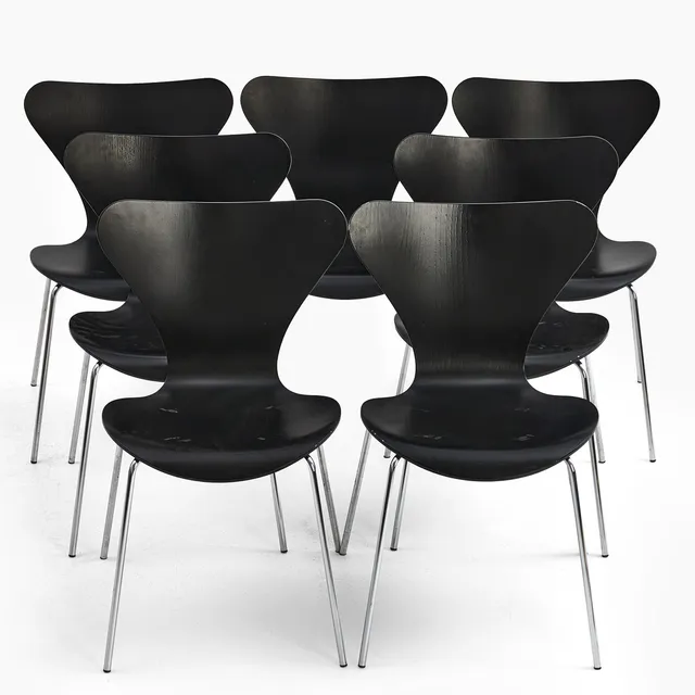 ARNE JACOBSEN (DANMARK, 1902–1971). Stolar, 7 st, "Sjuan", Fritz Hansen.