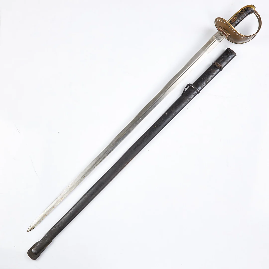 SABEL, Svensk, m/1893, för manskap vid kavalleri, klingan märkt E Svalling Eskilstuna K6, svärtad stålbalja, balja märkt T4. — Edged weapons — Stockholms Auktionsverk Sickla