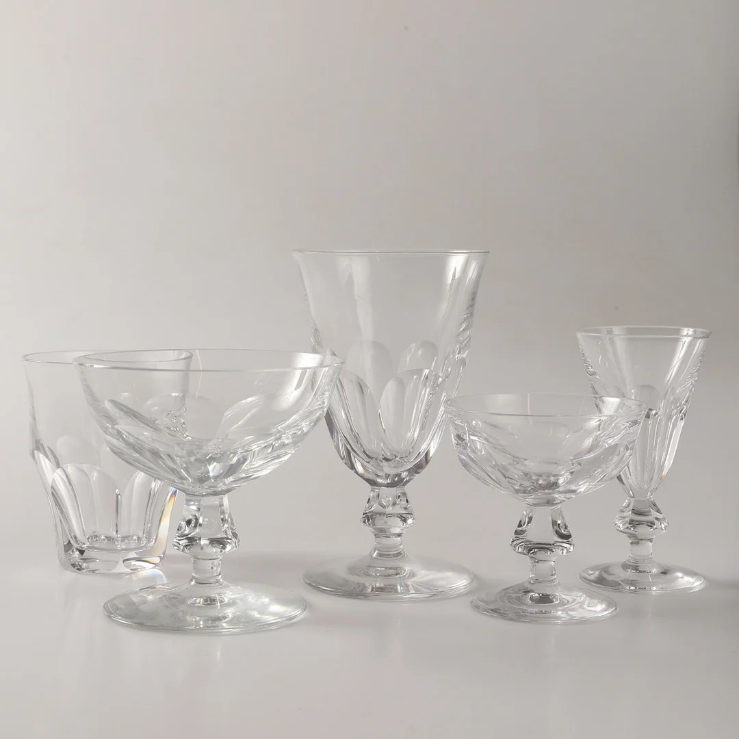 ELIS BERGH. Glasservis, 45 delar, "Bergh", Kosta. — Tableware — Helsingborgs Auktionskammare