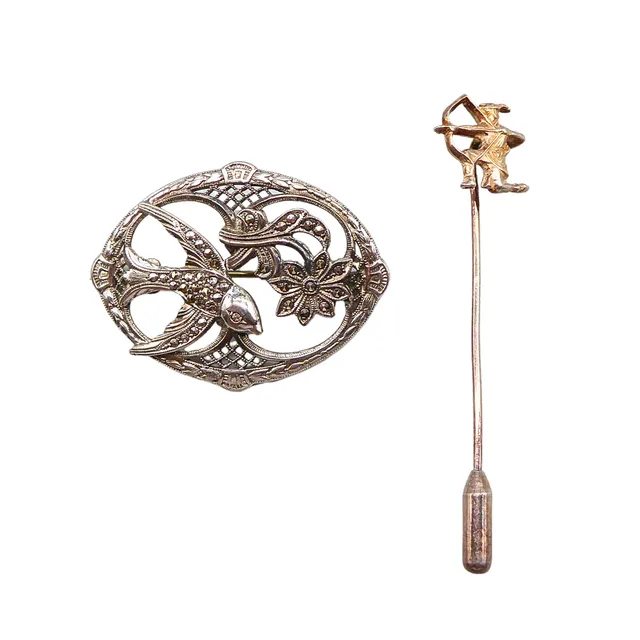 BROSCHE 800 SILBER MIT MARKASITEN UND KRAWATTENNADEL 925 SILBER, 2 TEILE.