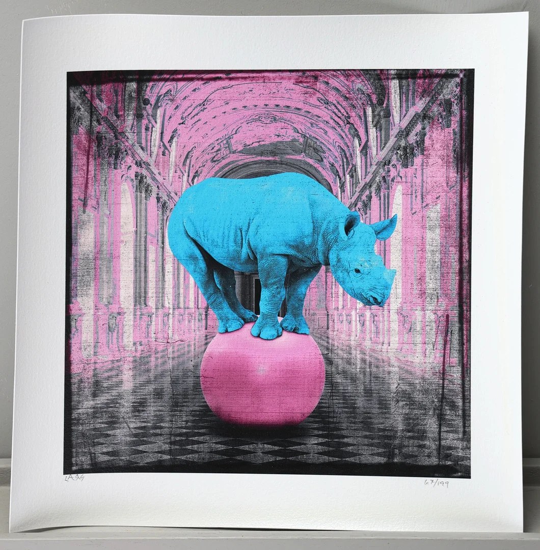 LARS TUNEBO. Pigment print, "Having a Ball", rosa, signerad, numrerad 67/199. — Engravings & Prints — Gomér & Andersson Jönköping