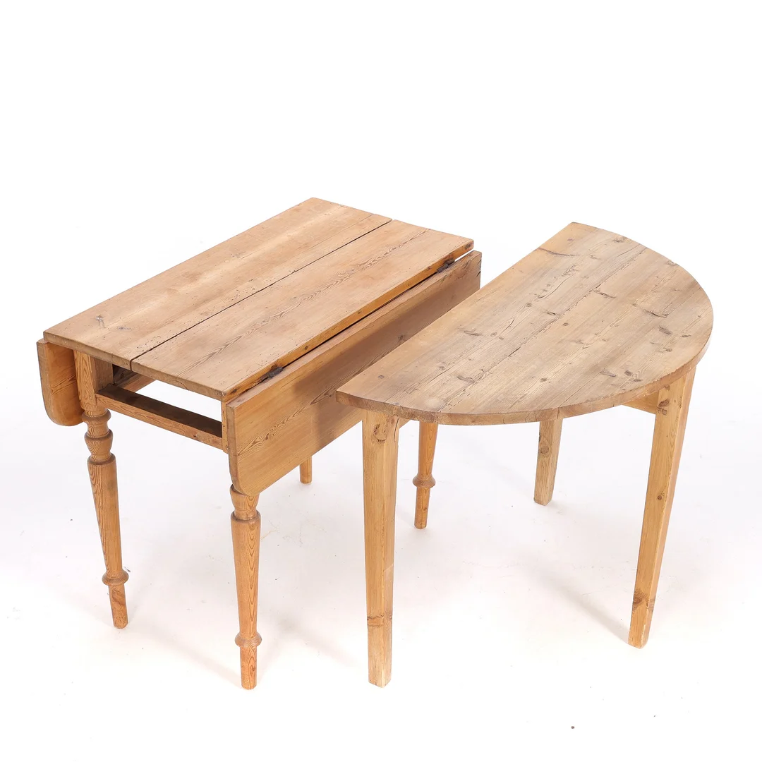 Two pine tables, folding table and semi-circular console table (2) — Furniture/Coffee tables, occasional tables — Lauritz