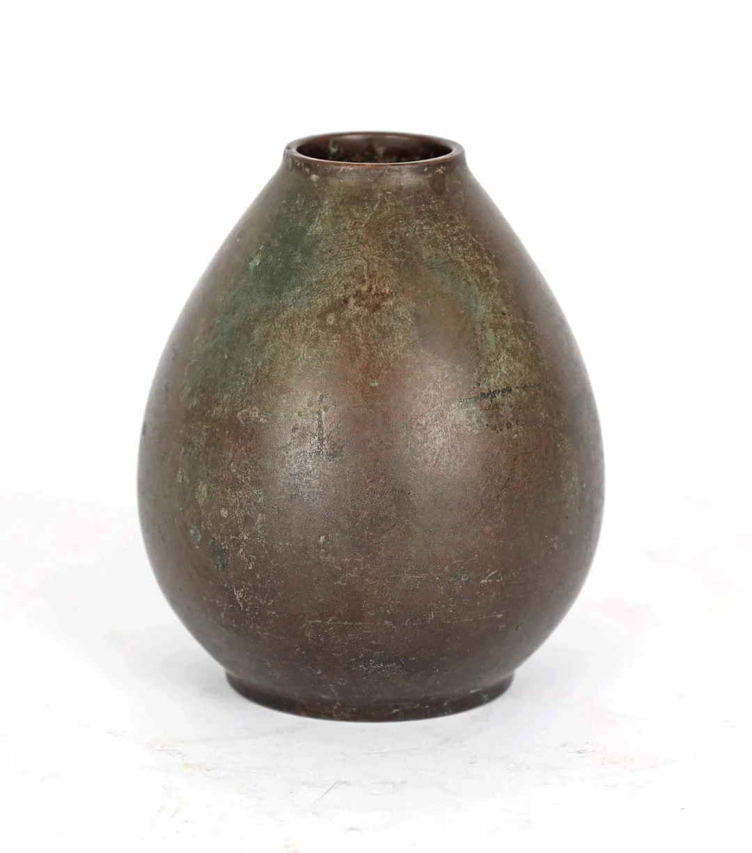 Just Andersen: Small drop-shaped bronze vase, dessin B2107 — Silver, bronze, copper and pewter/Bronze, copper, brass, pewter — Lauritz