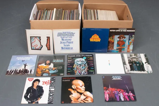 To flyttekasser med LP'er