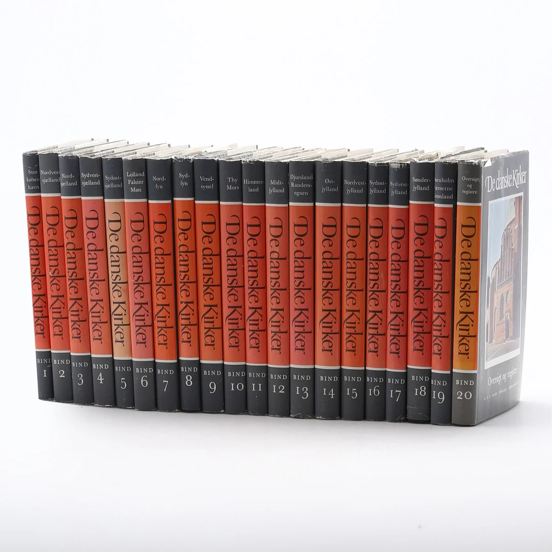 DE DANSKE KIRKER, bind 1-20, 20 volymer, G E C Gads Forlag Köpenhamn 1966-73. — Books — Crafoord Auktioner Malmö