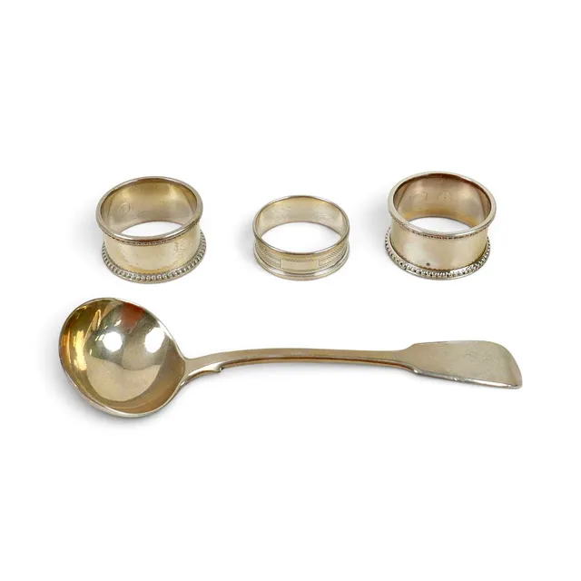 FOUR PIECES OF VICTORIAN AND LATER SILVER.