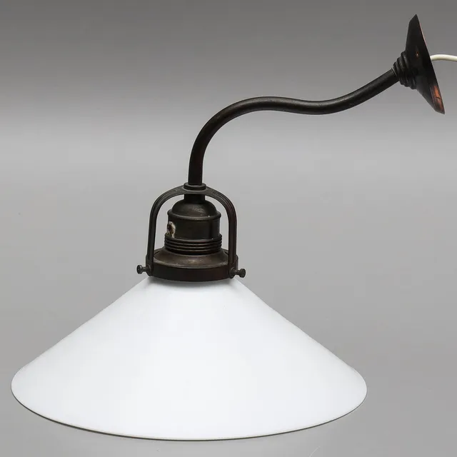 VÄGGLAMPA, skomakarmodell, 1900-talets första hälft.