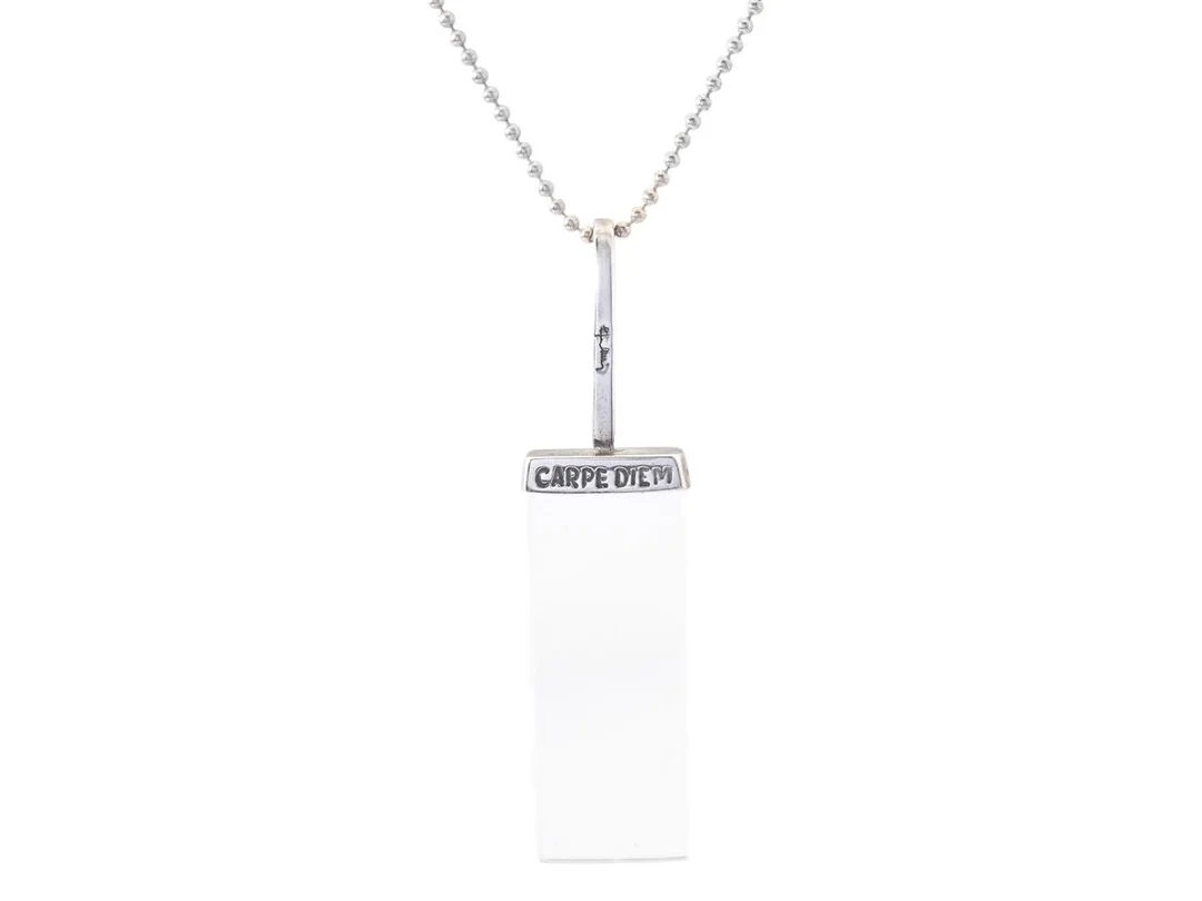 EFVA ATTLING, hänge med kedja, Carpe Diem, sterlingsilver, förstoringsglas, nagg, originaletui. — Smycken/Hänge med kedja — Kaplans