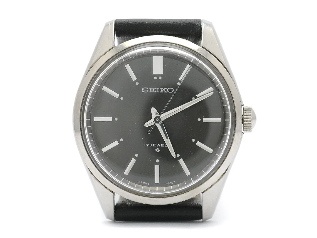 SEIKO, herrur, 35 mm, Cal 66B, Ref nr. 66-7100-P, Boett nr. 615190, stål, manuell, plexiglas, skadad urtavla, läderband, ca 1966. — Klockor/Seiko — Kaplans