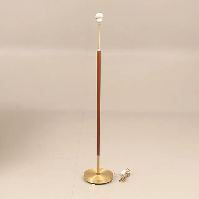 GOLVLAMPA, teak, mässing, 1900-talets andra hälft.
