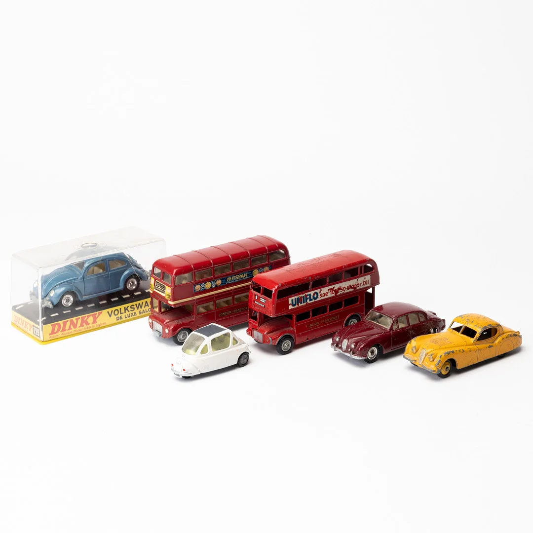 MODELLBILAR, 6 st, Dinky Toys, Corgi Toys, Budgie Toys. — Model cars — Auktionshuset Kolonn