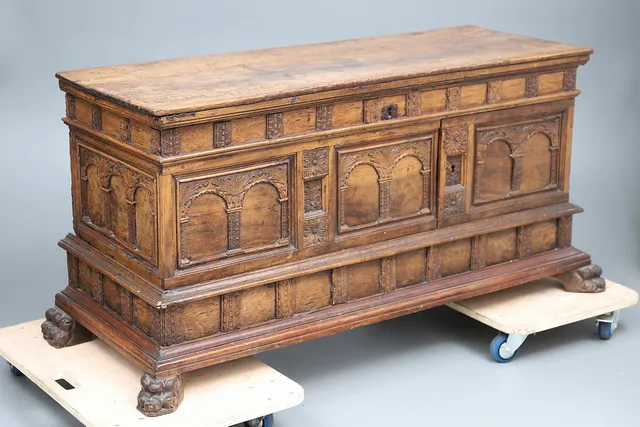Catalan bridal chest in carved walnut, 18th Century.