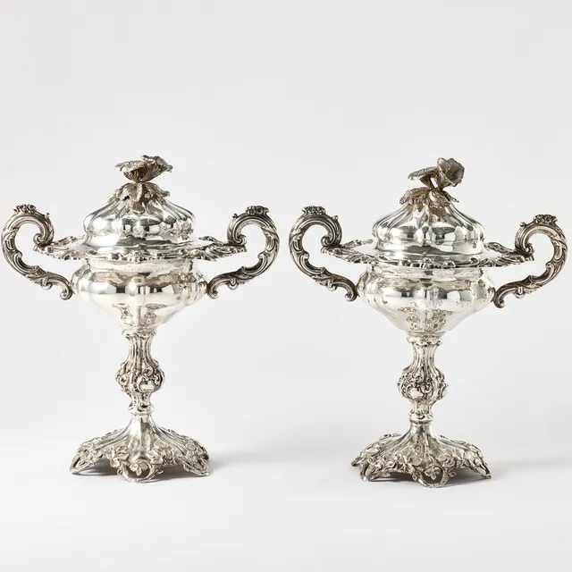 GUSTAF THEODOR FOLCKER. Strösockerskålar på fot med lock, ett par, silver, Stockholm, 1856.