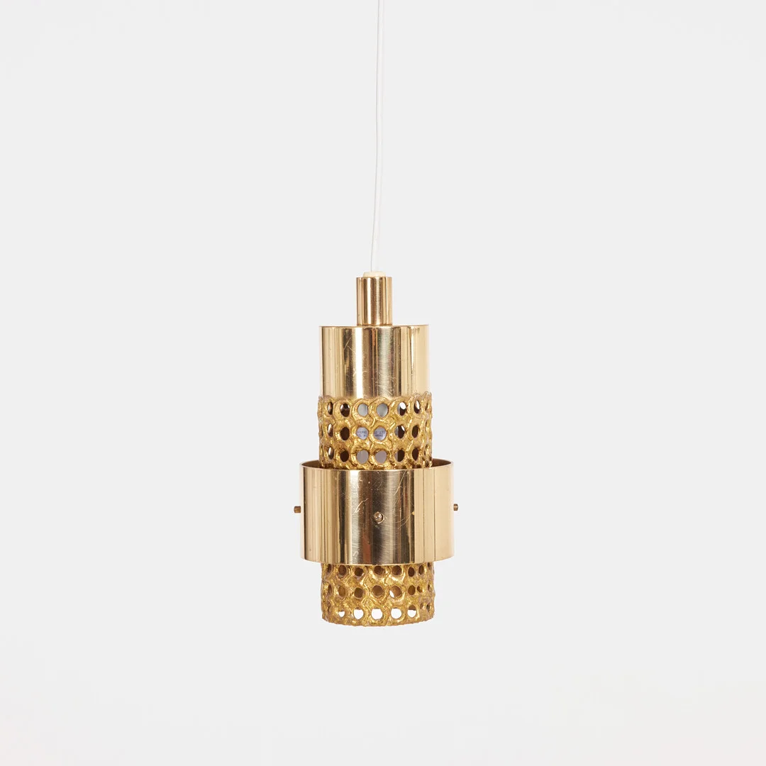 PIERRE FORSELL. Taklampa, modell 131, mässing, Skultuna, genombruten dekor. — Ceiling lights — Stockholms Auktionsverk Sickla