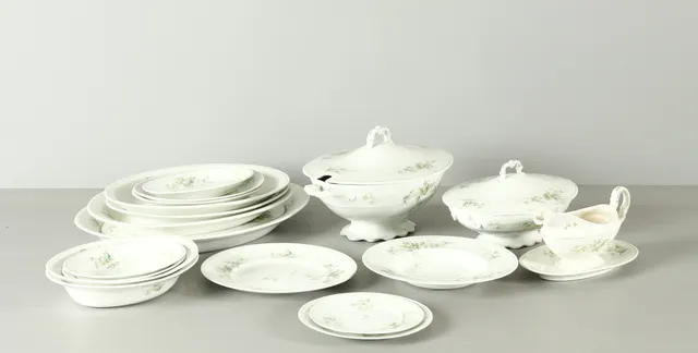 MATSERVIS, 76 delar, England, 1900-talets början, flintgods, dekor med blommor.