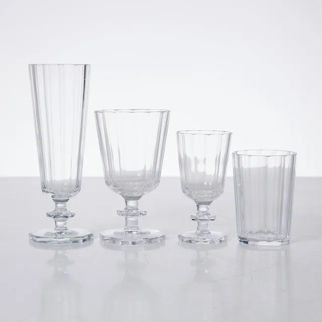ELIS BERGH, "Karlberg", glasservis, 60 dlr, bestående av: 11 champagnestrutar, 9 selterglas, 7 vinglas, 1 snapsglas, 32 sherry/portvins glas med något varierande höjder.